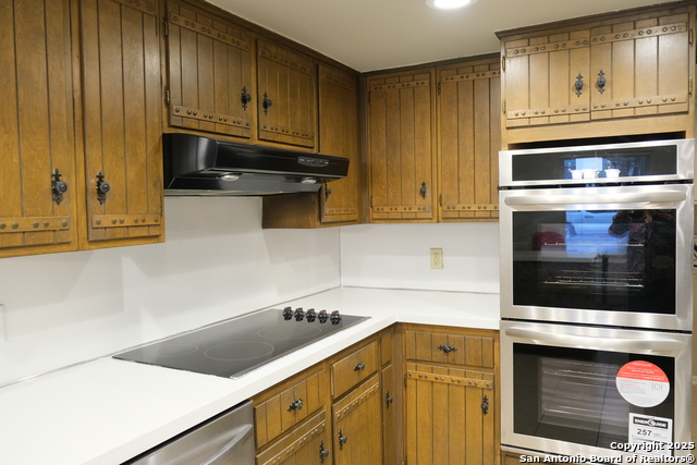 Image 4 of 42 For 393 Fenwick Dr.