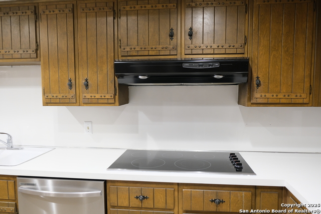 Image 5 of 42 For 393 Fenwick Dr.