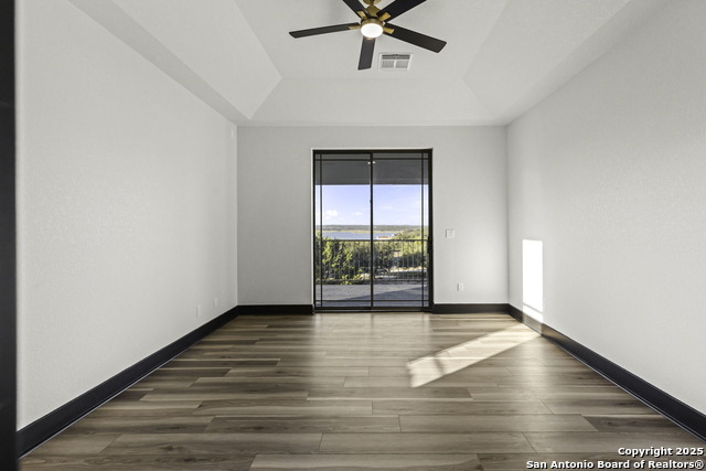 Image 19 of 62 For 141 Oak Shores