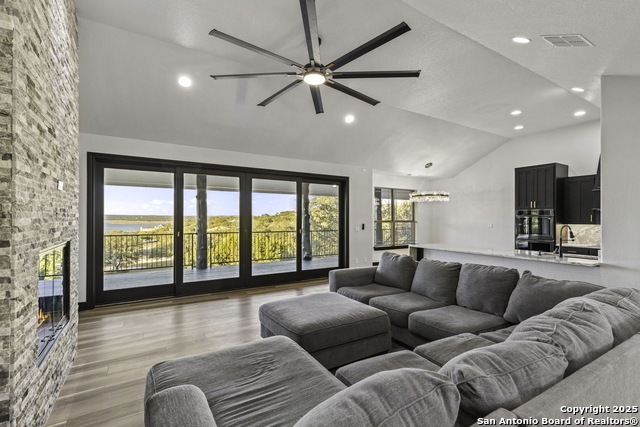 Image 30 of 62 For 141 Oak Shores