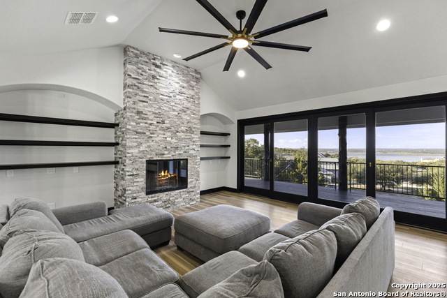 Image 32 of 62 For 141 Oak Shores