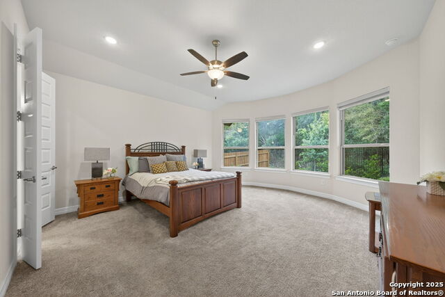 Image 17 of 39 For 123 Low Meadow