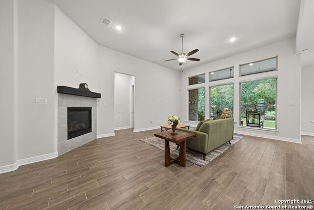 Image 6 of 39 For 123 Low Meadow