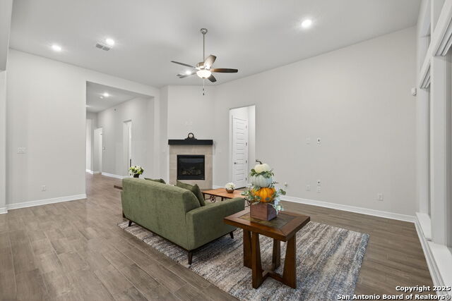 Image 7 of 39 For 123 Low Meadow