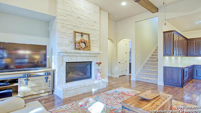 Image 17 of 50 For 909 Adriatic