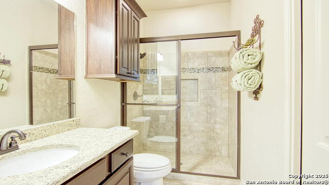 Image 32 of 50 For 909 Adriatic