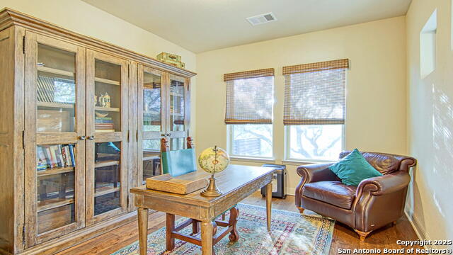 Image 33 of 50 For 909 Adriatic