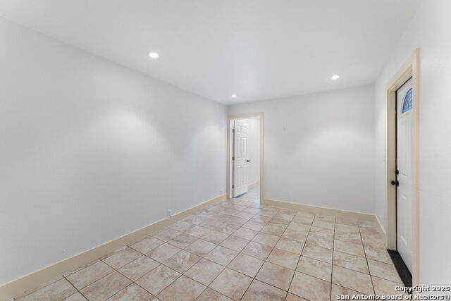 Image 11 of 34 For 507 Lovera