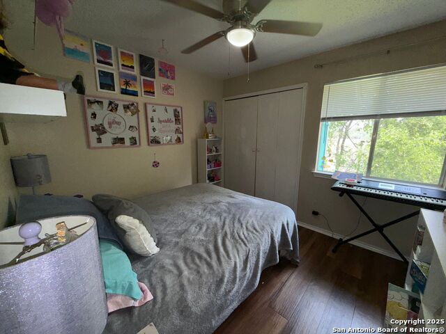 Listing photo id 11 for 5212 Meadow Field  4