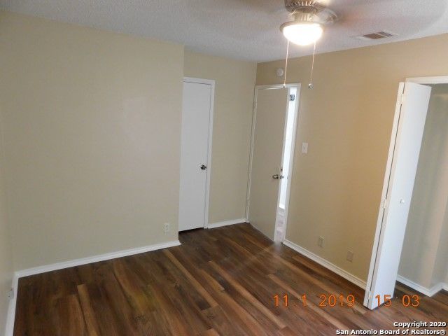Listing photo id 12 for 5212 Meadow Field  4