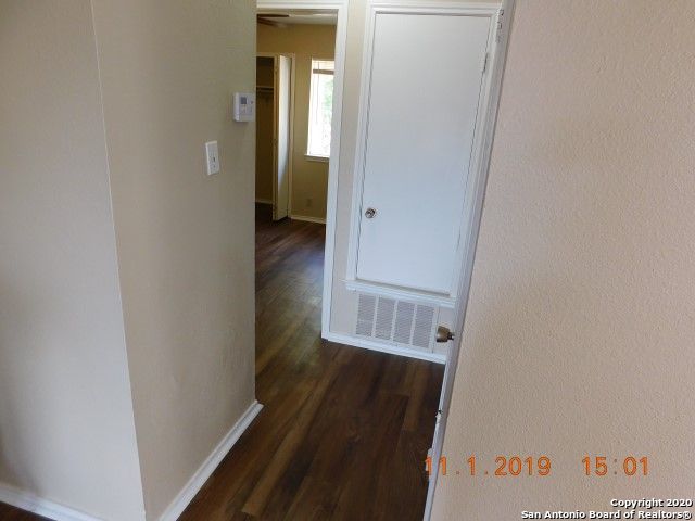 Listing photo id 14 for 5212 Meadow Field  4