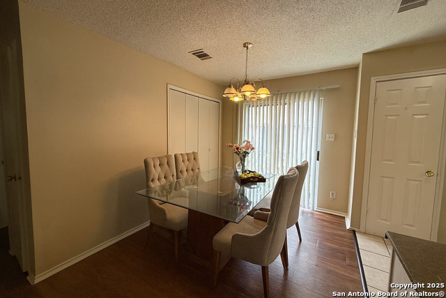 Listing photo id 1 for 5212 Meadow Field  4