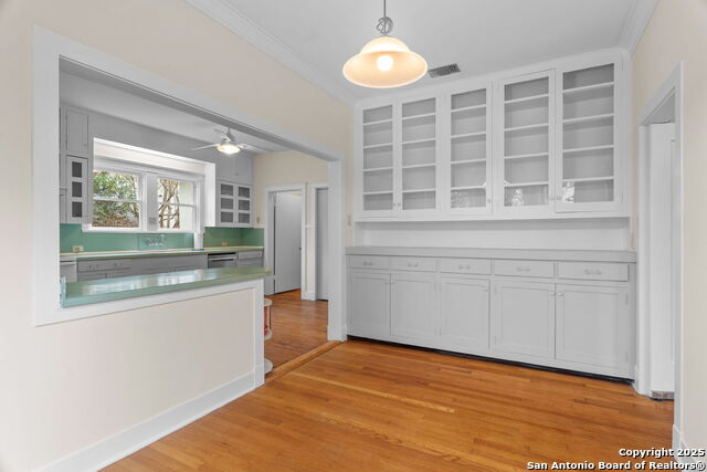 Image 13 of 30 For 247 Rosewood E