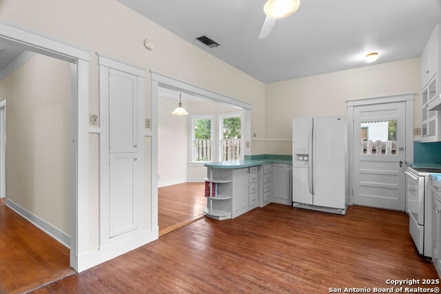 Image 14 of 30 For 247 Rosewood E