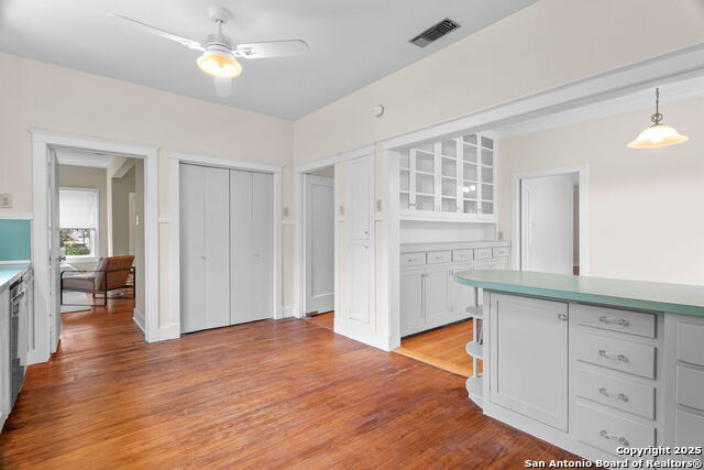 Image 15 of 30 For 247 Rosewood E