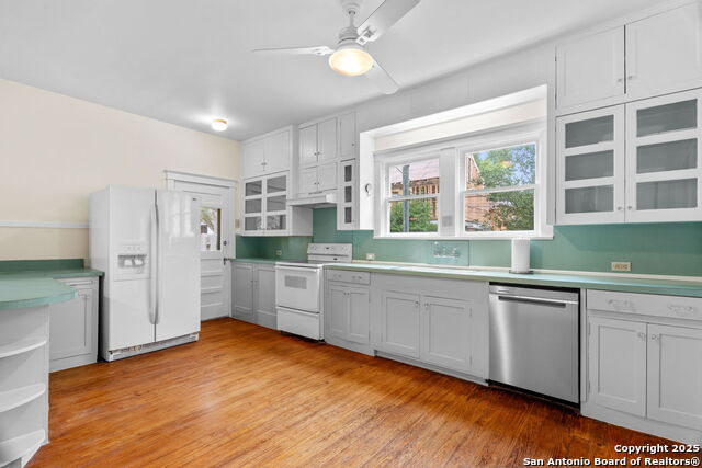 Image 16 of 30 For 247 Rosewood E