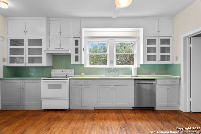 Image 17 of 30 For 247 Rosewood E