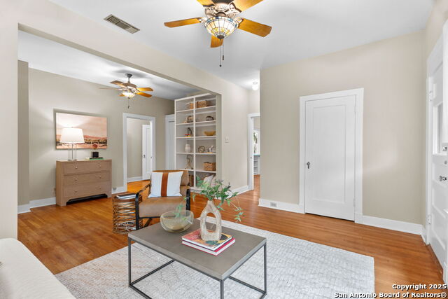 Image 21 of 30 For 247 Rosewood E