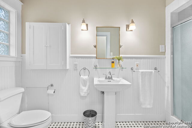 Image 22 of 30 For 247 Rosewood E