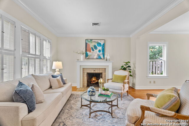 Image 4 of 30 For 247 Rosewood E