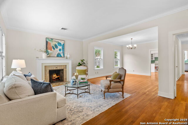 Image 5 of 30 For 247 Rosewood E