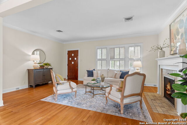 Image 7 of 30 For 247 Rosewood E