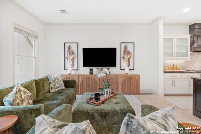 Image 10 of 35 For 205 Hubbard  2