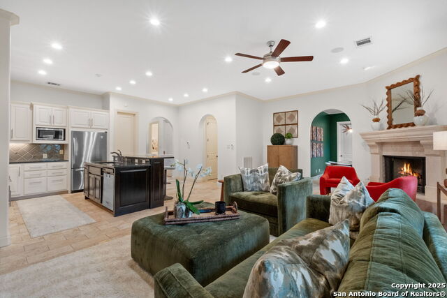 Image 12 of 35 For 205 Hubbard  2