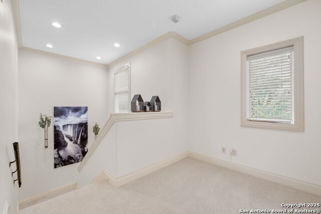 Image 18 of 35 For 205 Hubbard  2