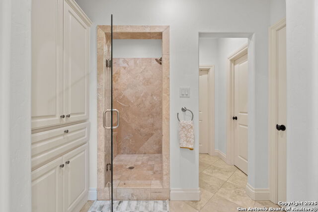 Image 25 of 35 For 205 Hubbard  2