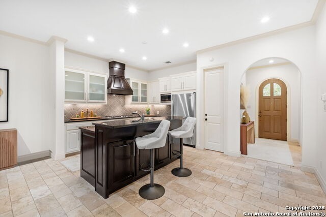 Image 3 of 35 For 205 Hubbard  2