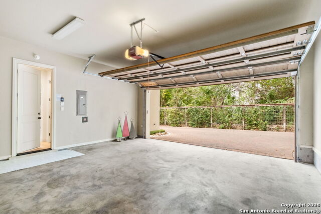 Image 34 of 35 For 205 Hubbard  2