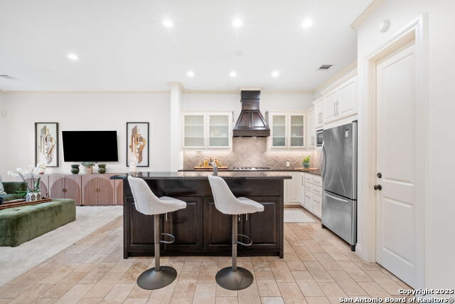 Image 4 of 35 For 205 Hubbard  2