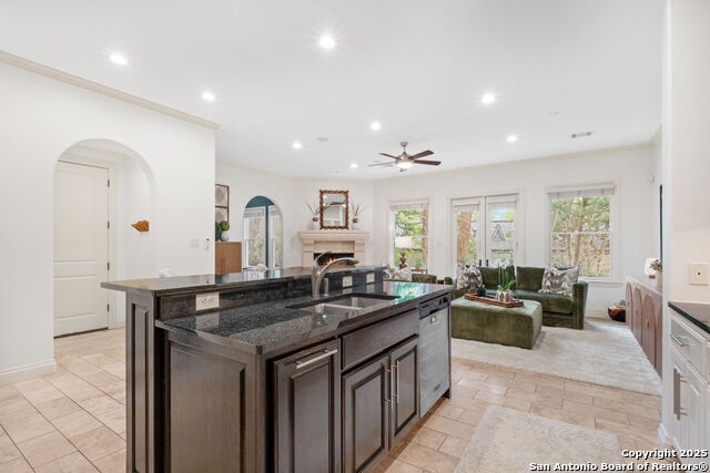 Image 7 of 35 For 205 Hubbard  2