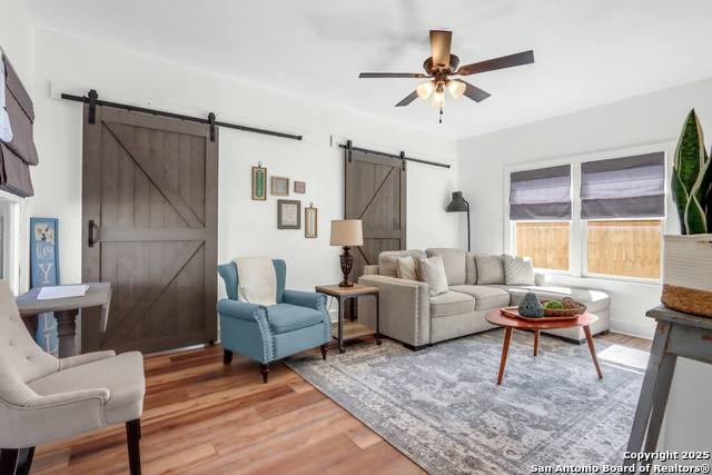 Listing photo id 9 for 569 Wright  