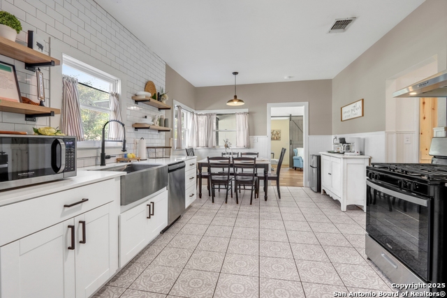 Listing photo id 11 for 569 Wright  