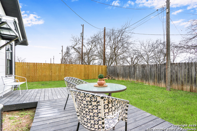 Listing photo id 28 for 569 Wright  