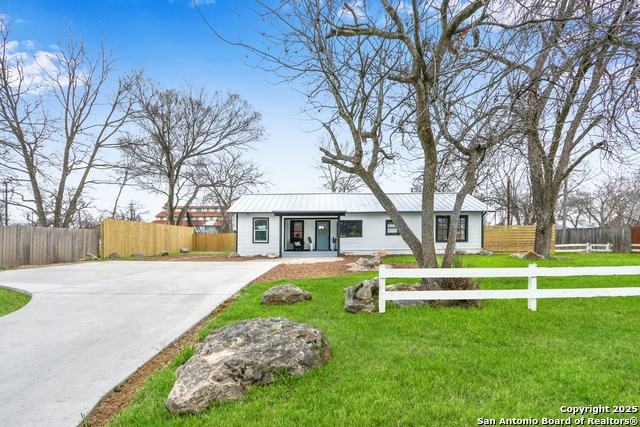 Listing photo id 2 for 569 Wright  