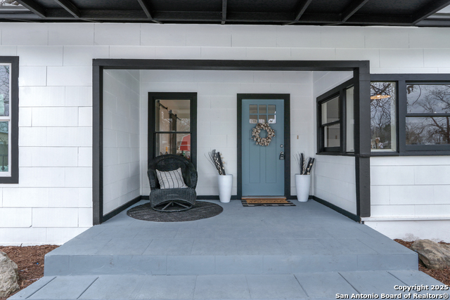 Listing photo id 4 for 569 Wright  