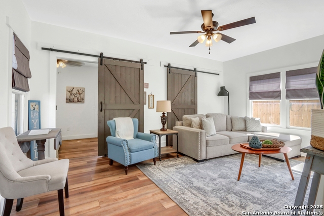 Listing photo id 6 for 569 Wright  