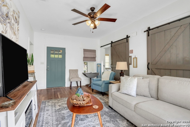 Listing photo id 7 for 569 Wright  