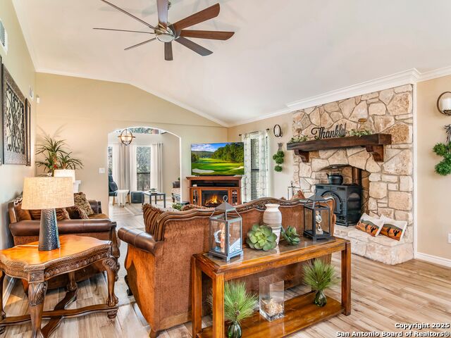 Image 11 of 52 For 101 Hunters Glen Dr