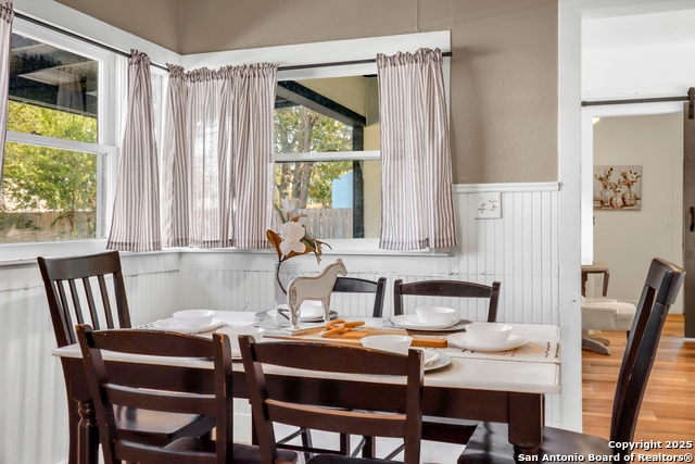 Listing photo id 11 for 569 Wright  