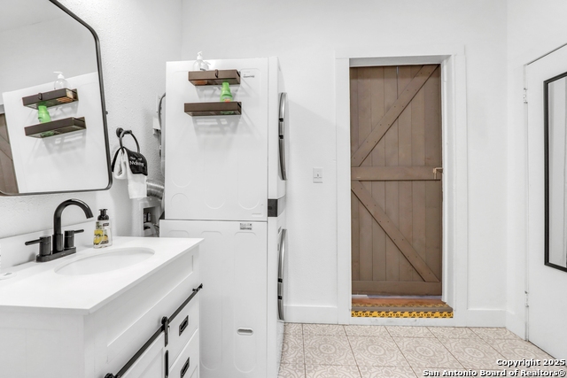 Listing photo id 21 for 569 Wright  