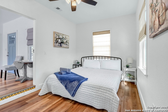 Listing photo id 24 for 569 Wright  