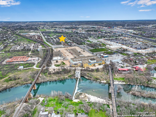 Listing photo id 32 for 569 Wright  