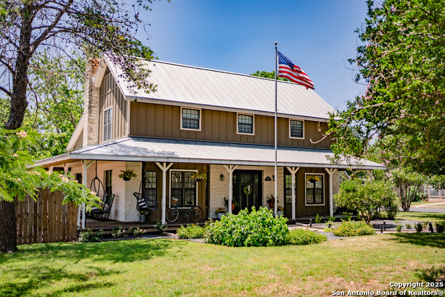 Details for 611 Burbank St W, Fredericksburg, TX 78624