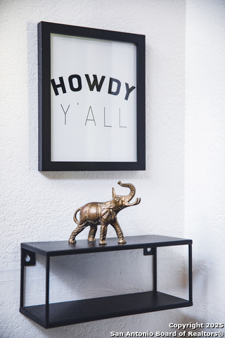 Image 16 of 53 For 611 Burbank St W