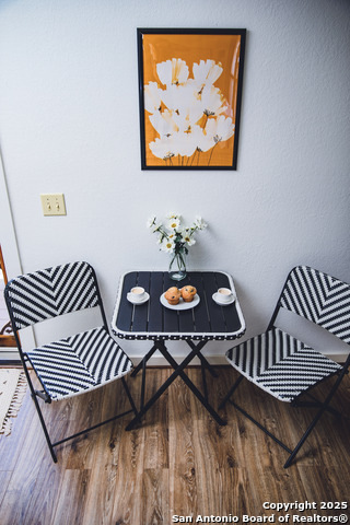 Image 17 of 53 For 611 Burbank St W