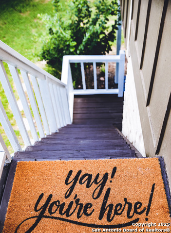 Image 18 of 53 For 611 Burbank St W